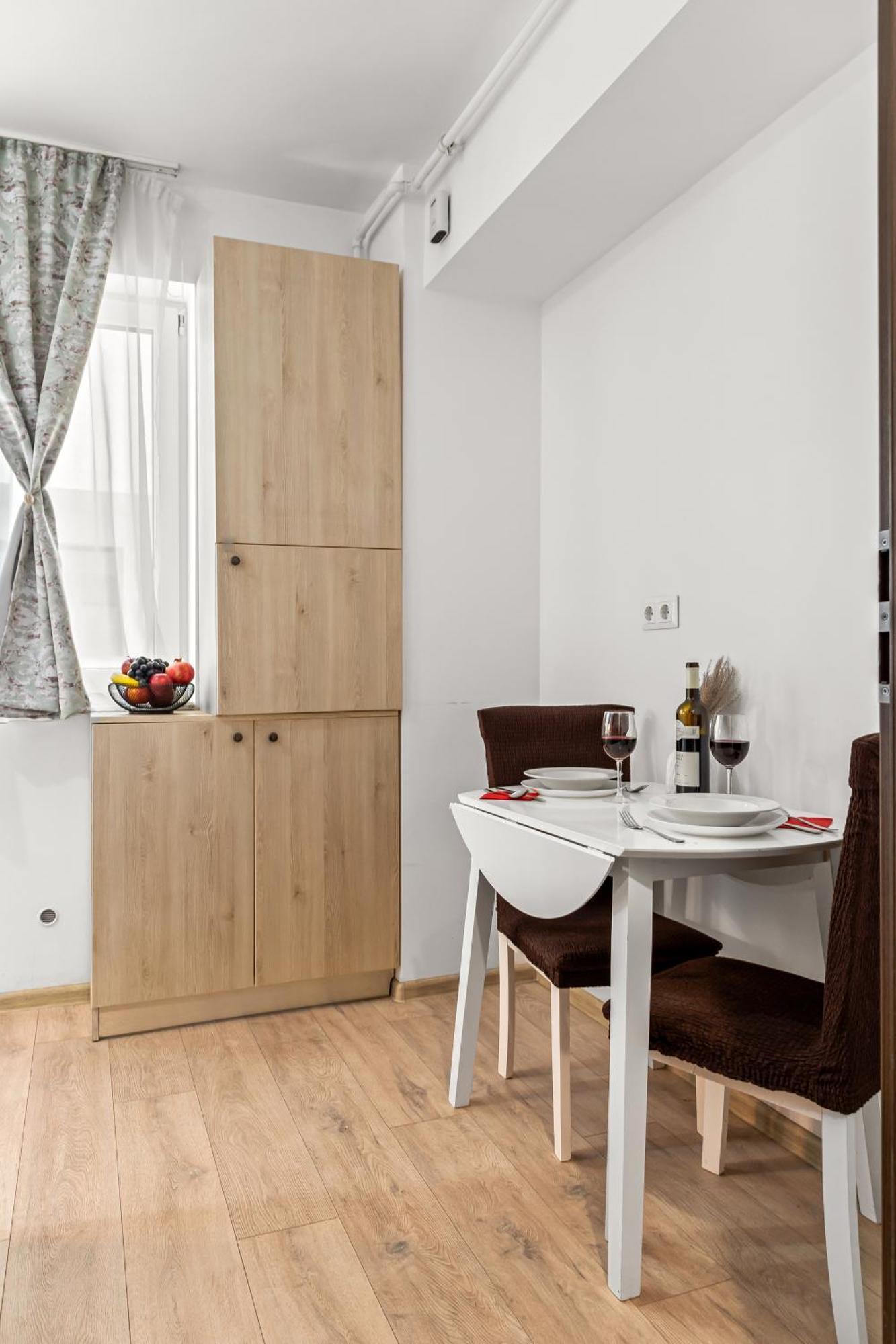 La Vie Est Belle Apartment Bucharest Exterior photo